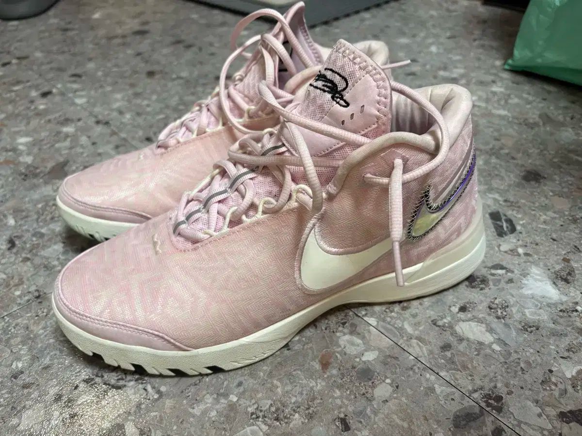 NIKE ナイキ レブロン NXXT ジェニシス EP ピンク 275