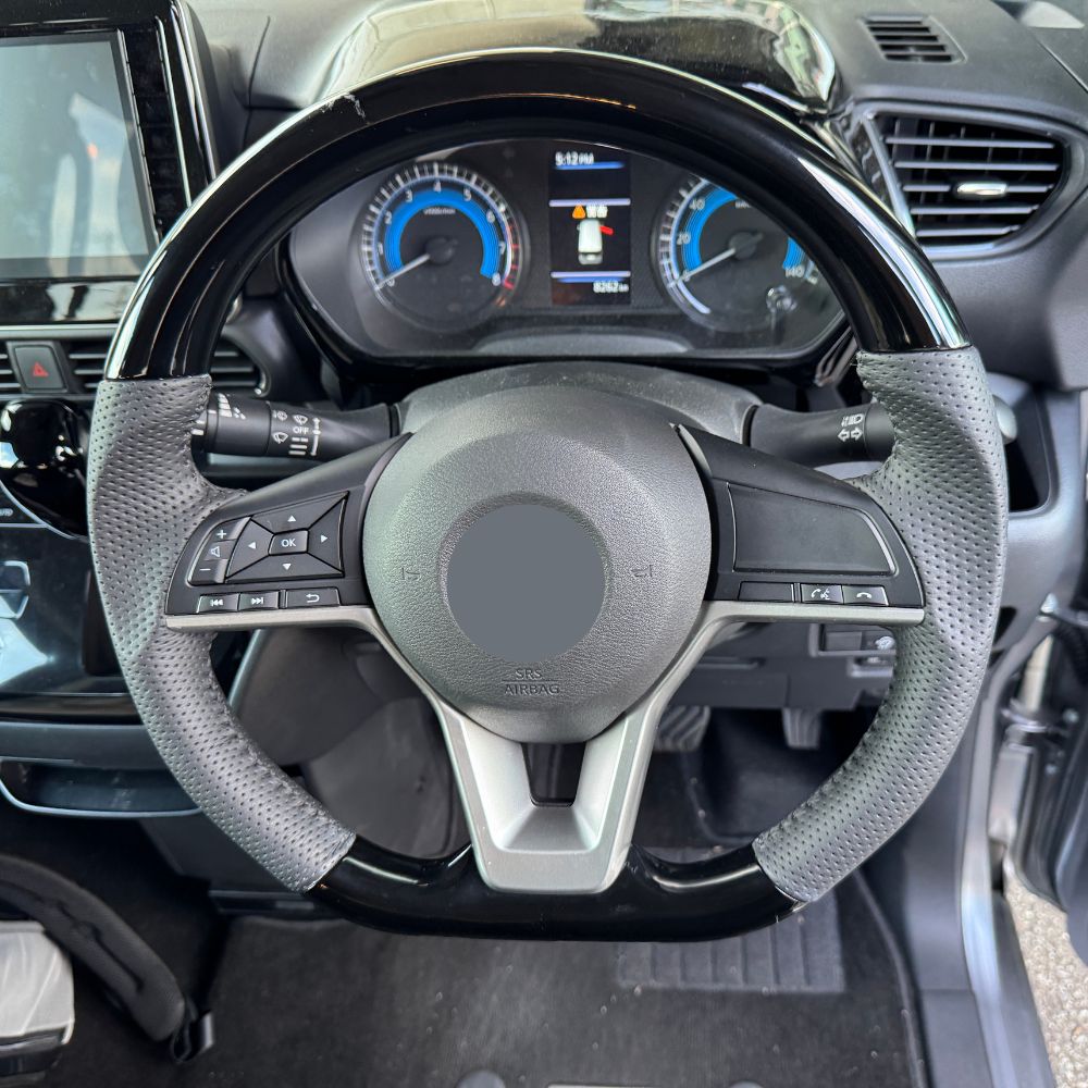 スタイリッシュなD型ステアリング ピアノブラック スポーツD型ステアリング ルークス B44系 R2 3-R7 9 YourParts e0210 運転操舵感が変わります BRIGHTFACE_UK