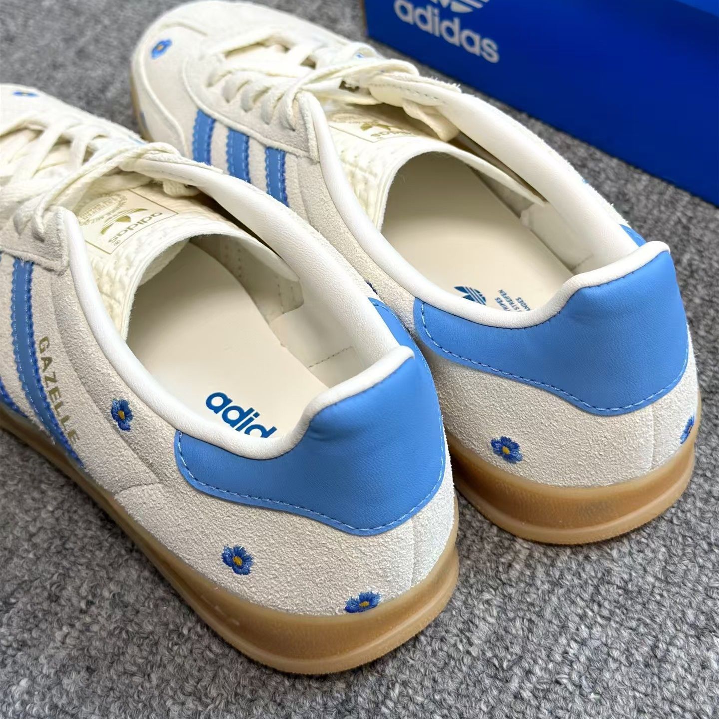 adidas Samba gazelle indoor アディダス サンバ スニーカー ホワイトブルーの小さな花スニーカー