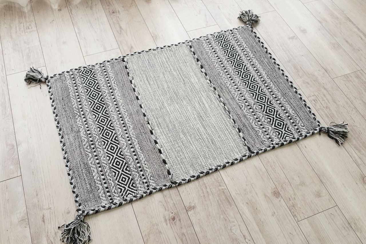 新品 70x120 インドキリム 室内 屋内 玄関マット ライトグレー アジアン 手織り サヤンサヤン