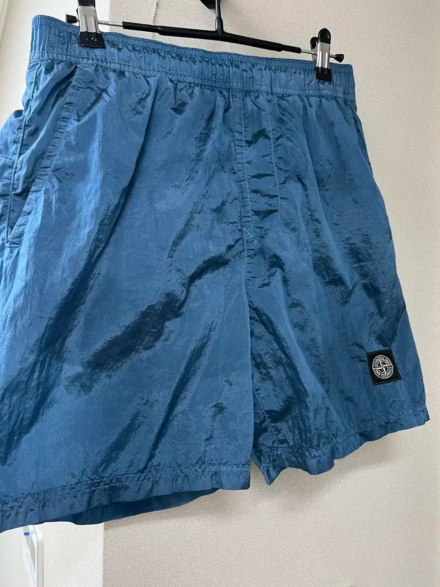 23ss STONE ISLAND(ストーンアイランド) メタル ハーフパンツ ほぼ新品
