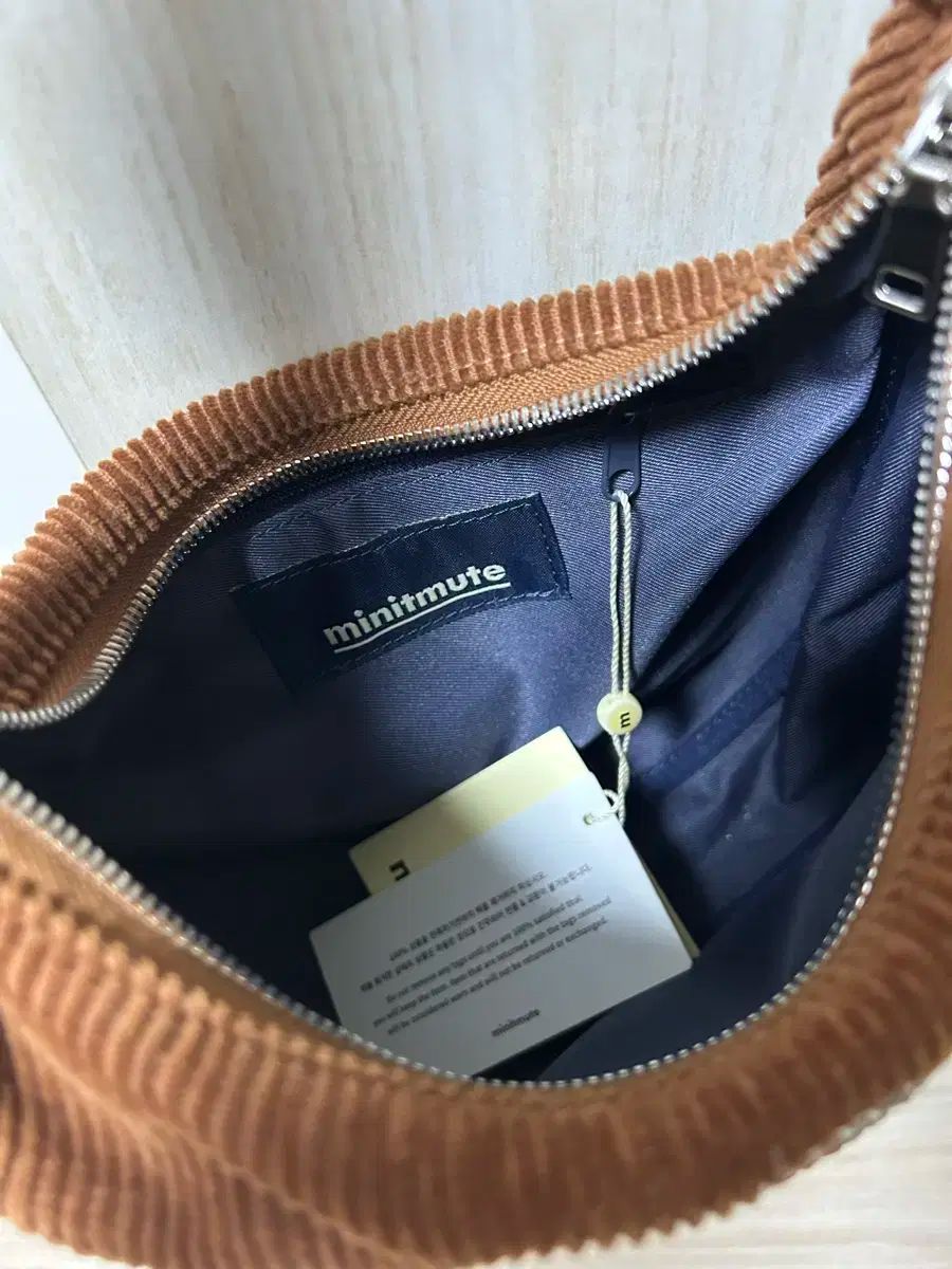 【minitmute】コーデュロイ ミニバッグ MINITMUTE(ミニミュート) CLO WAIST コーデュロイ - メルカリ