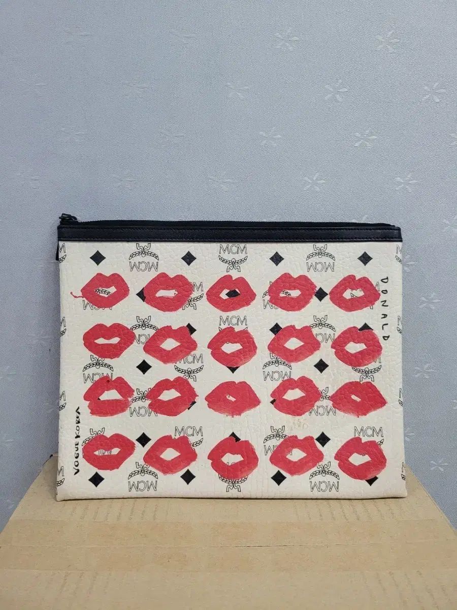 MCM ヴォーグ コリア プリント クラッチ バッグ