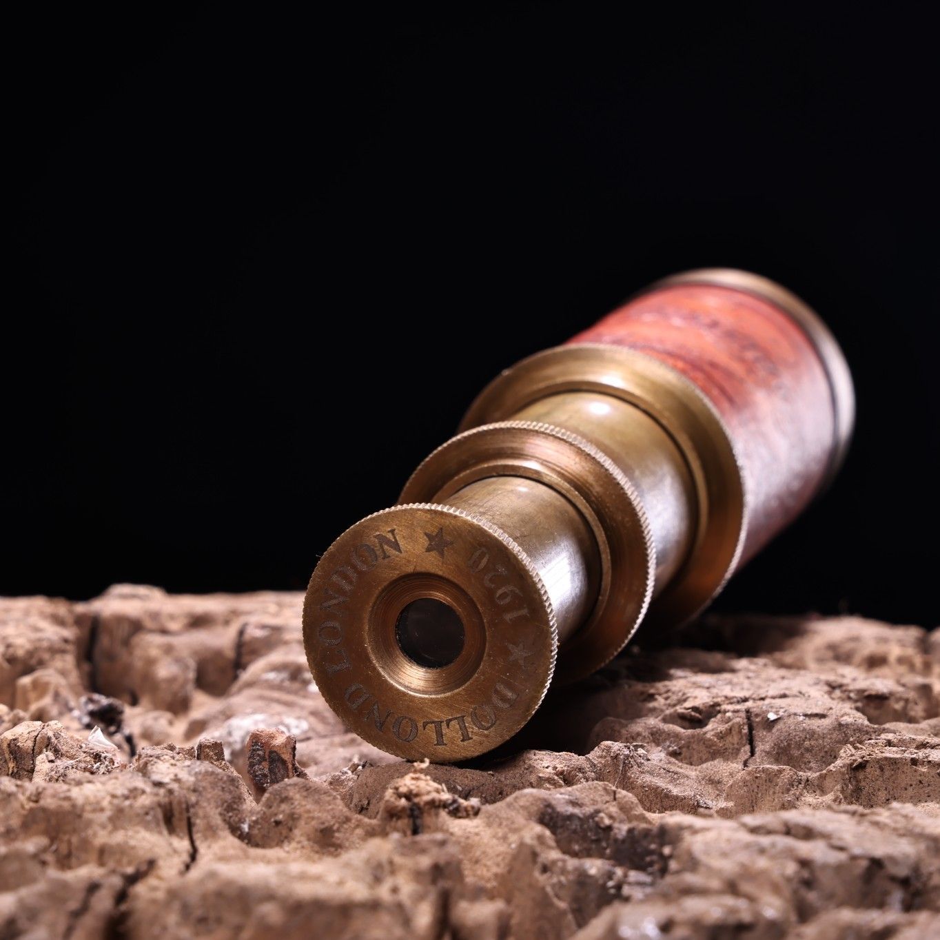 早期収集 銅製細工 精密儀器 望遠鏡 箱付 収蔵佳品 旧家蔵出し銅製 細作 望遠鏡 精密儀器 置物 箱付 根付 供養品 古美術品 収集家