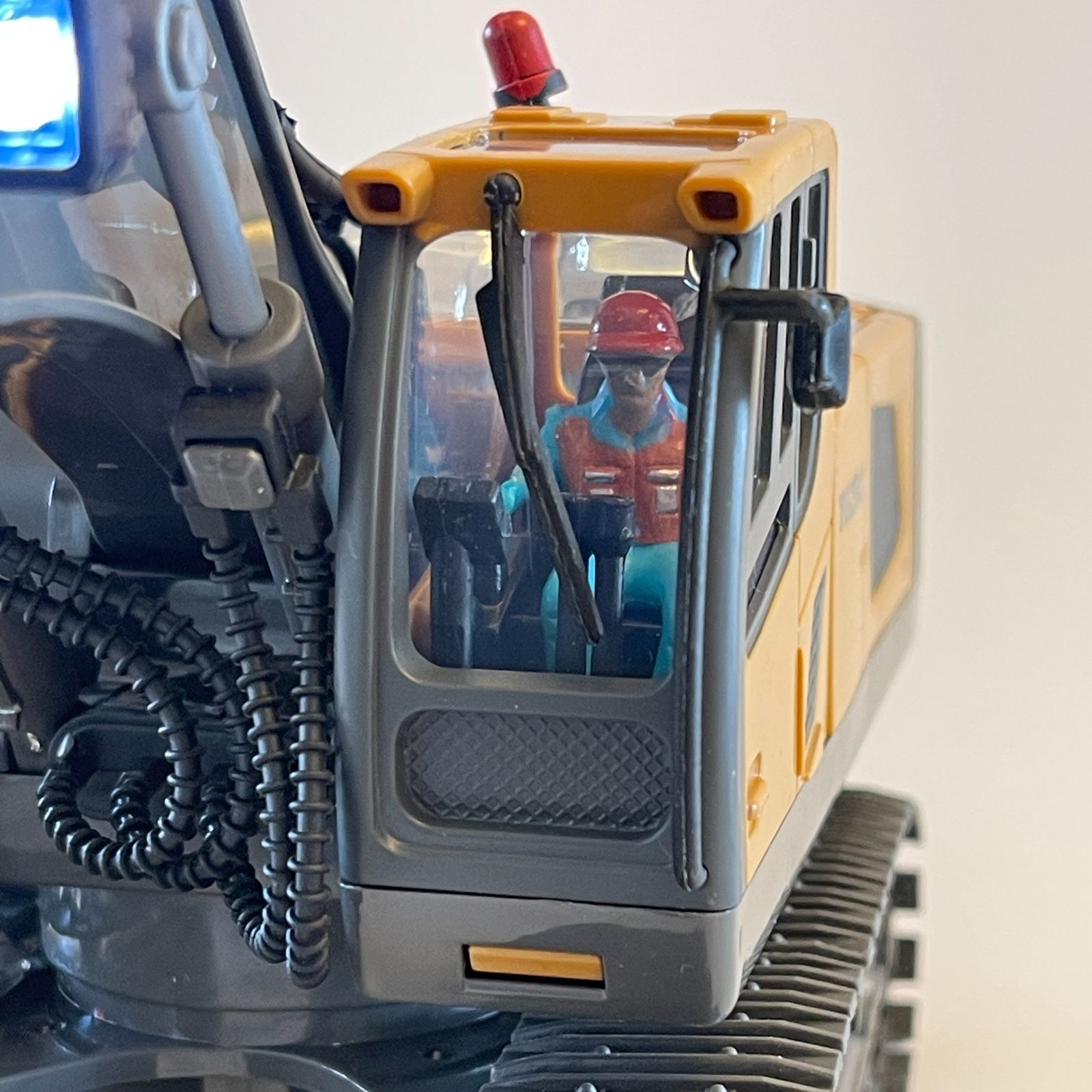 リアル操作体験！合金製 11CH RCショベルカー 掘削機 リアル操作体験！合金製 11CH RCショベルカー 掘削機 - メルカリ