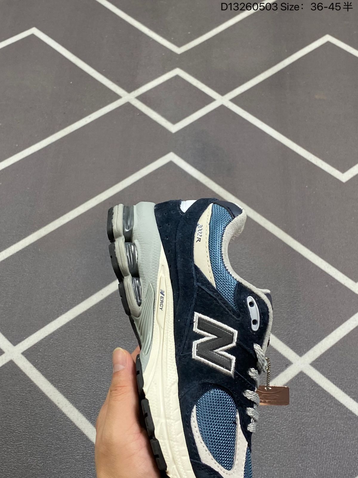 新品ニューバランス スニーカー New Balance 2002R M2002RNB