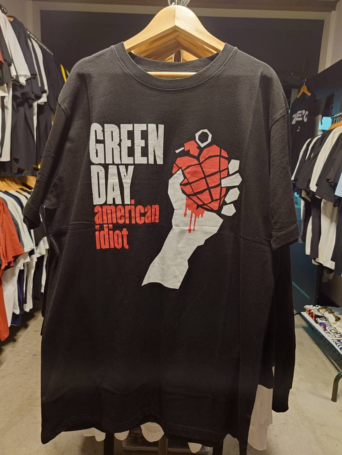 グリーンデイ＿GREEN DAY  新品オフィシャルTシャツ　AMERICAN IDIOT