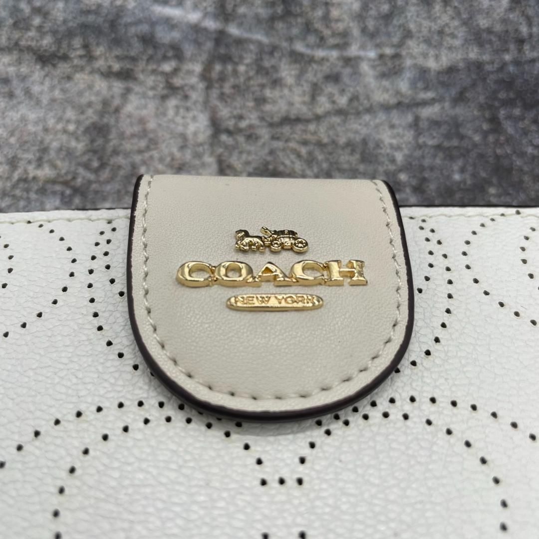 COACH✨コーチ 二つ折り財布 レディース Wallet チョーク【匿名配送