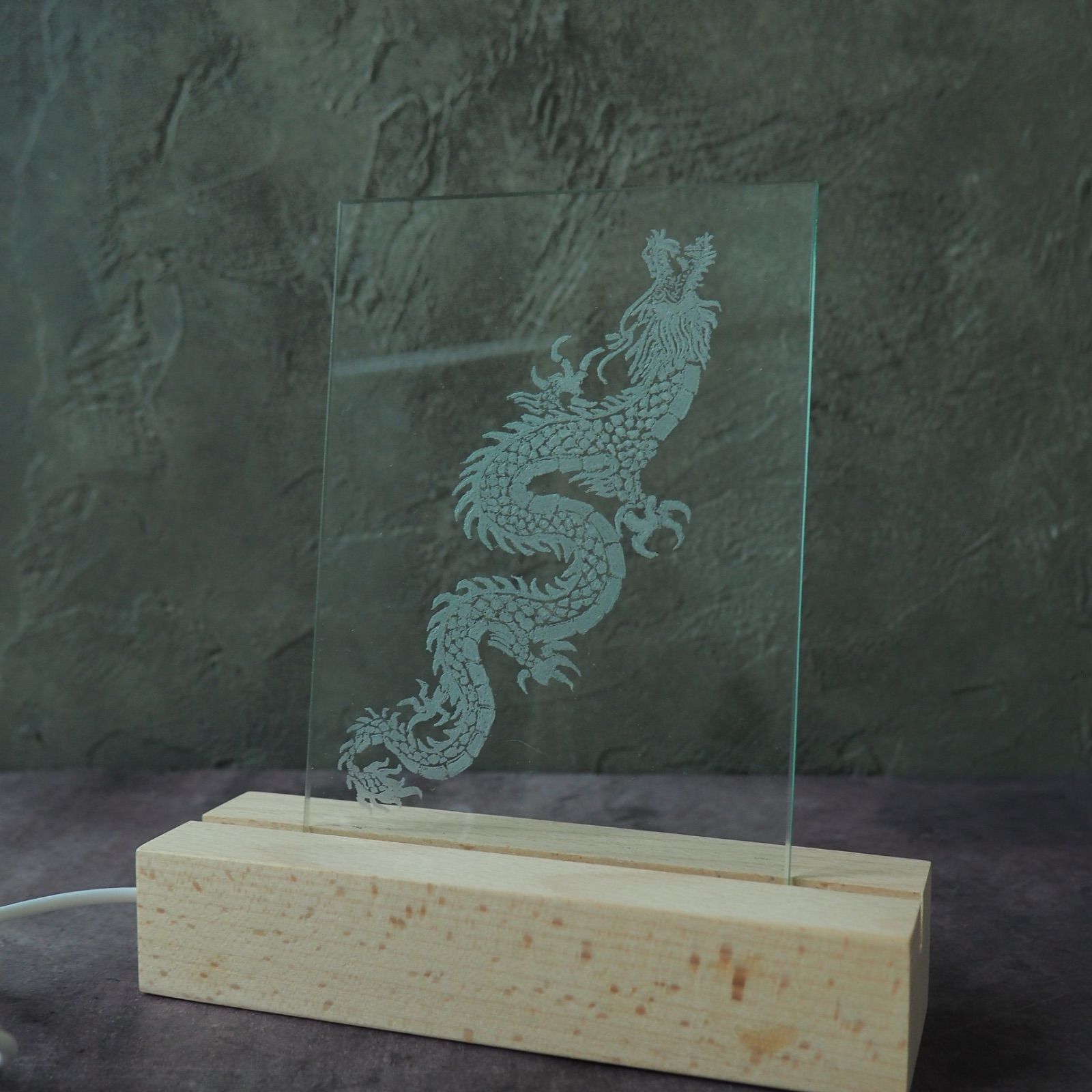 龍と繋がる、昇龍のグラスリッツェンLEDライトで美しく輝きます