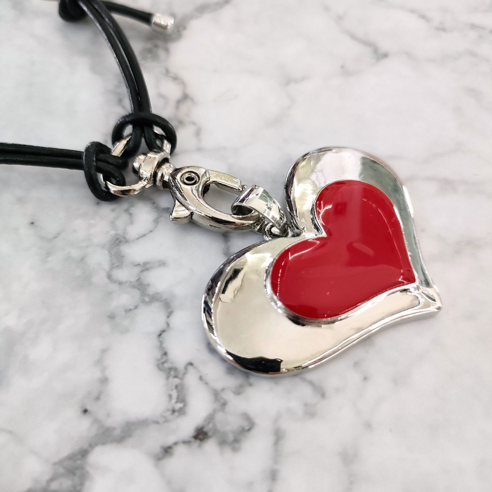 MEG KIM】HEART METAL NECKLACES (RED) - メルカリ