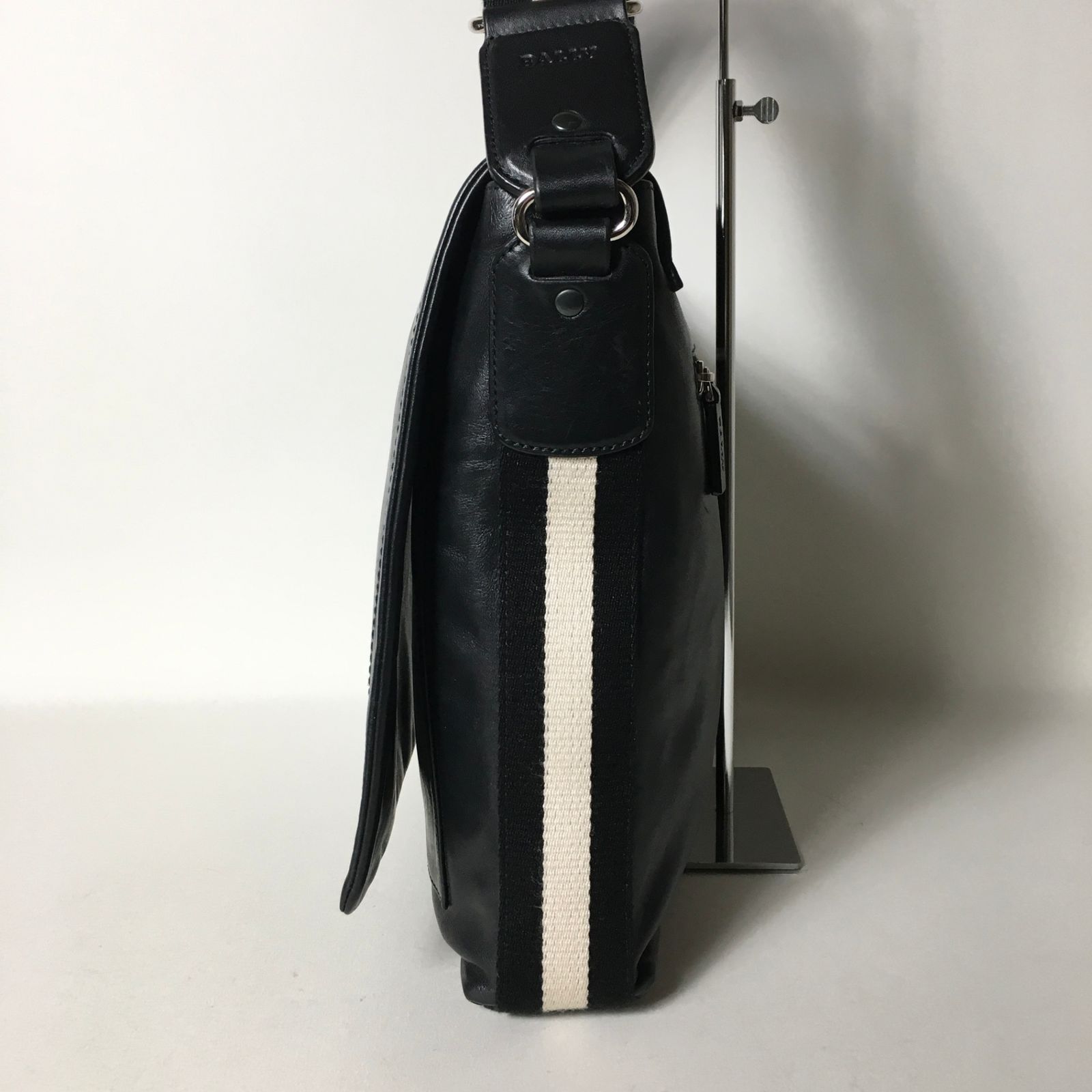 2508-272｜美品｜バリー メッセンジャーバッグ レザー ブラック 2508-272｜美品｜バリー メッセンジャーバッグ レザー ブラック