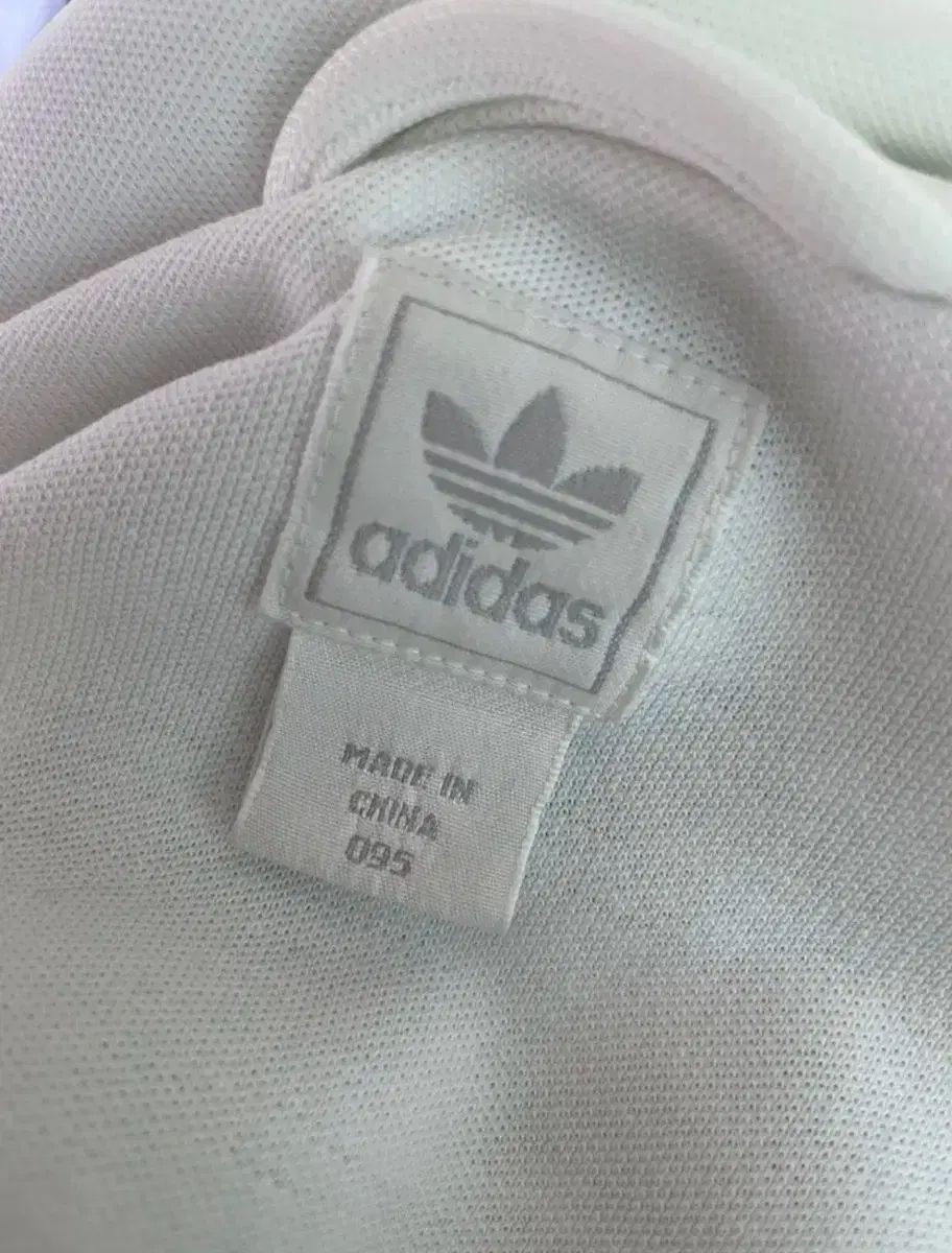 adidas アディダス ホワイトターフジャージ MAAHADDERANG_COM