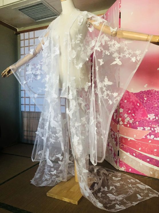 チュール打掛 オーガンジー打掛 着物 オーバードレス レース羽織 ウエディングドレス お色直し 刺繍 色変更 3D立体的な刺繍 うす衣 和装 和装花嫁 和装前撮り 色打掛 大人婚 舞台ステージ 時代劇用演劇 芝居 芸者 浴衣 蝶々