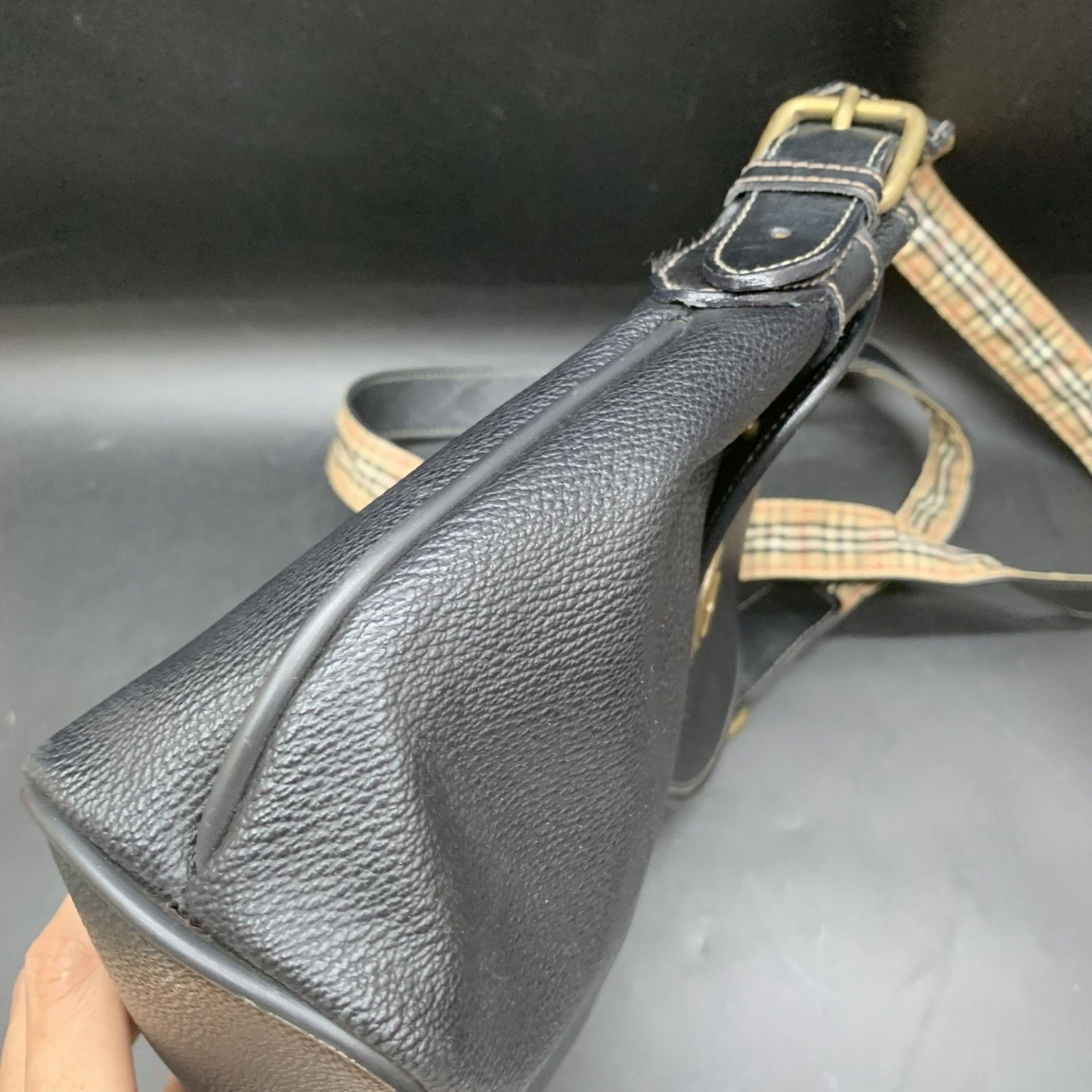 Z293 【Burberry】バーバリーズ レザーショルダーバッグ エンブレム ノバチェック Burberrys　ホースロゴ　イタリア製 中古ヴィンテージ Z293 【Burberry】バーバリーズ レザーショルダーバッグ エンブレム