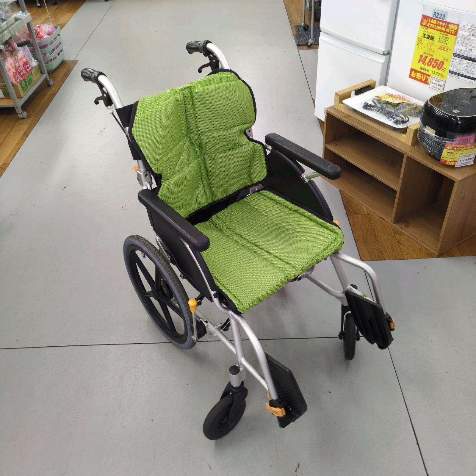 MATSUNAGA. 中古介助用車椅子 J583 ☆多少使用感有り☆MATSUNAGA☆NEXT CORE☆介助式車いす