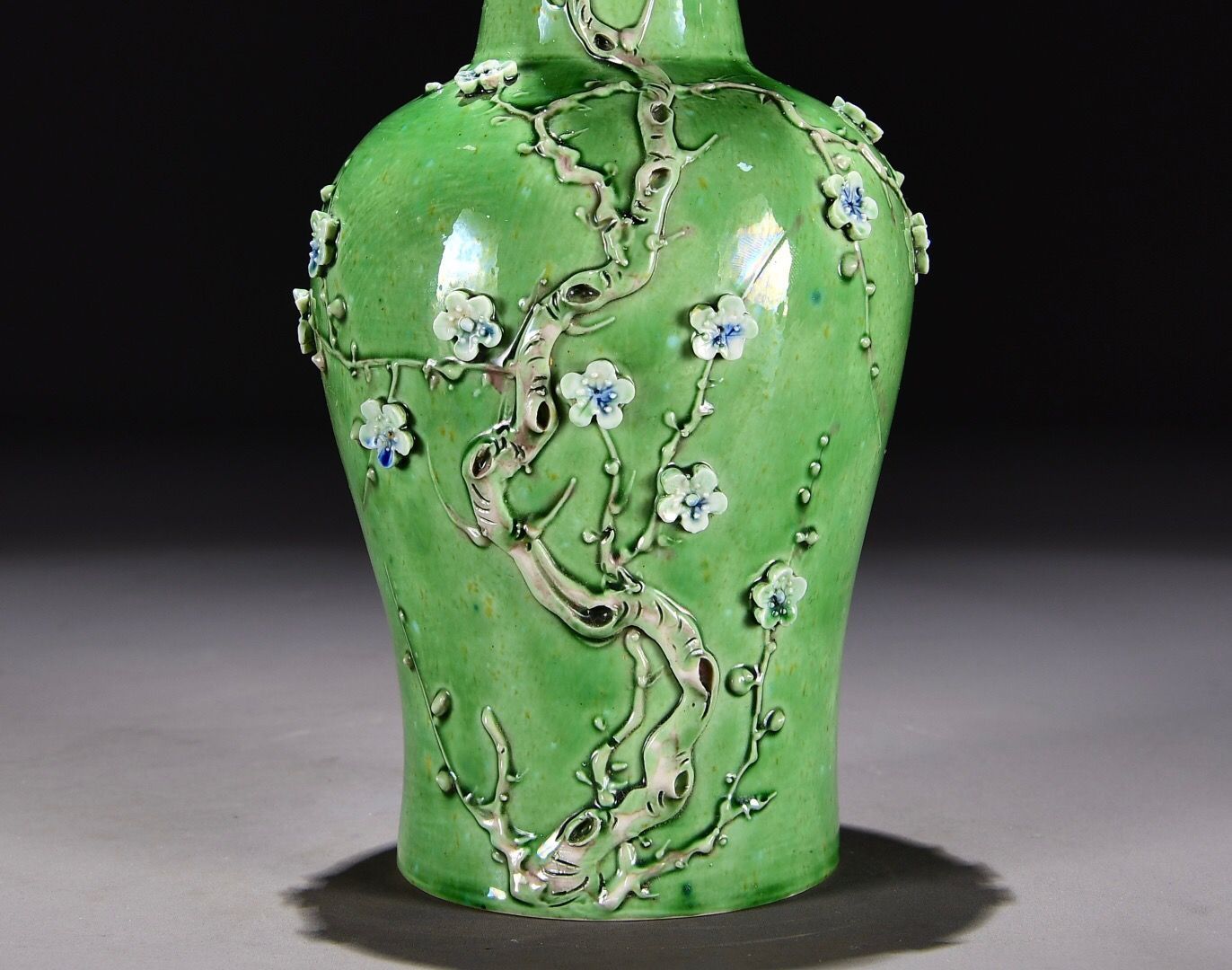 清代の哥釉緑釉紫口瓢瓶  陶磁器  現代工芸品 美術品 置物 清代の哥釉緑釉紫口瓢瓶 陶磁器 現代工芸品 美術品 置物