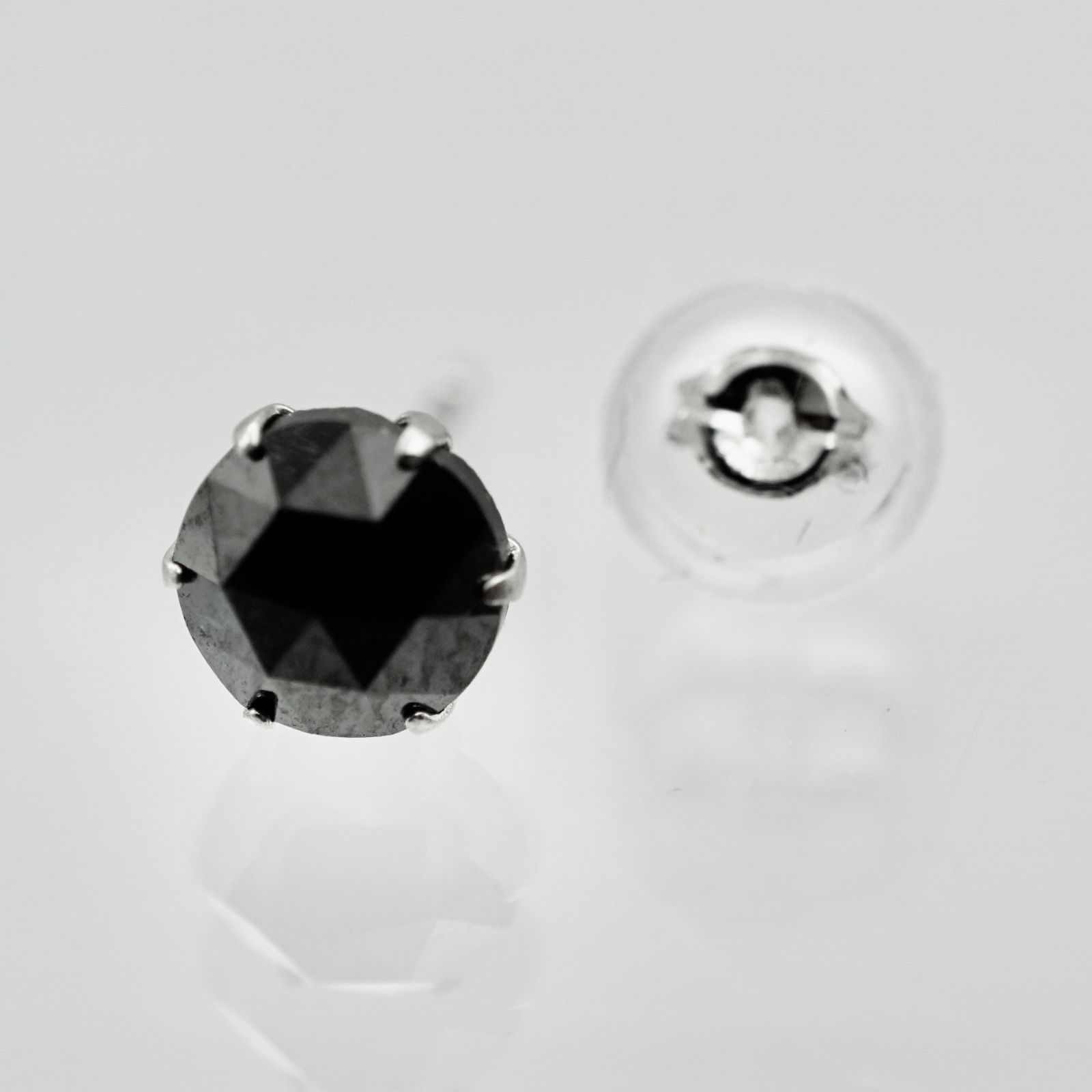 オープン価格】ブラックダイヤ 0.50ct PT900 スタッドピアス