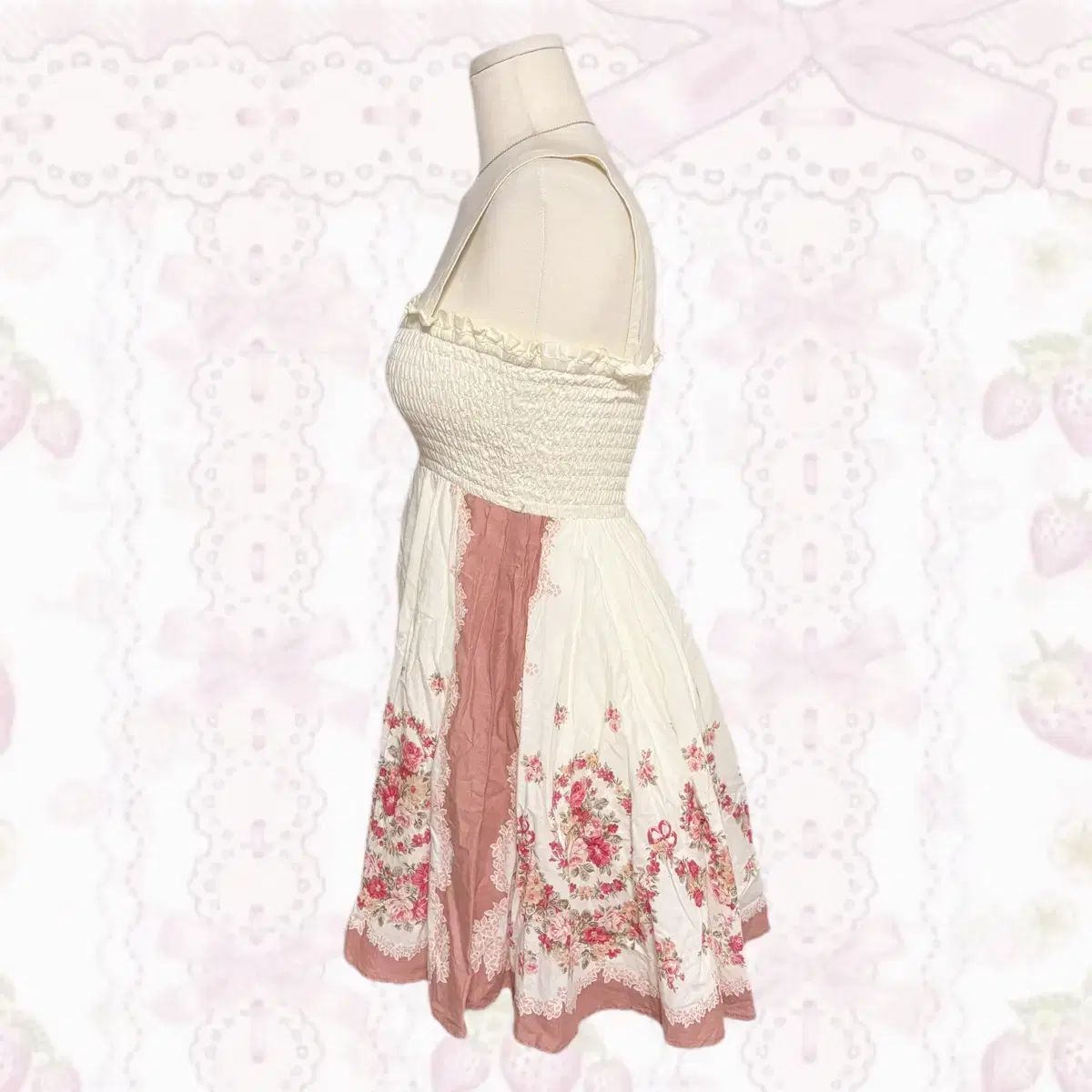 LIZ LISA リズリサ いちごミルク 姫ギャル 白 フラワー パターン プリンターの色 トップス ワンピース