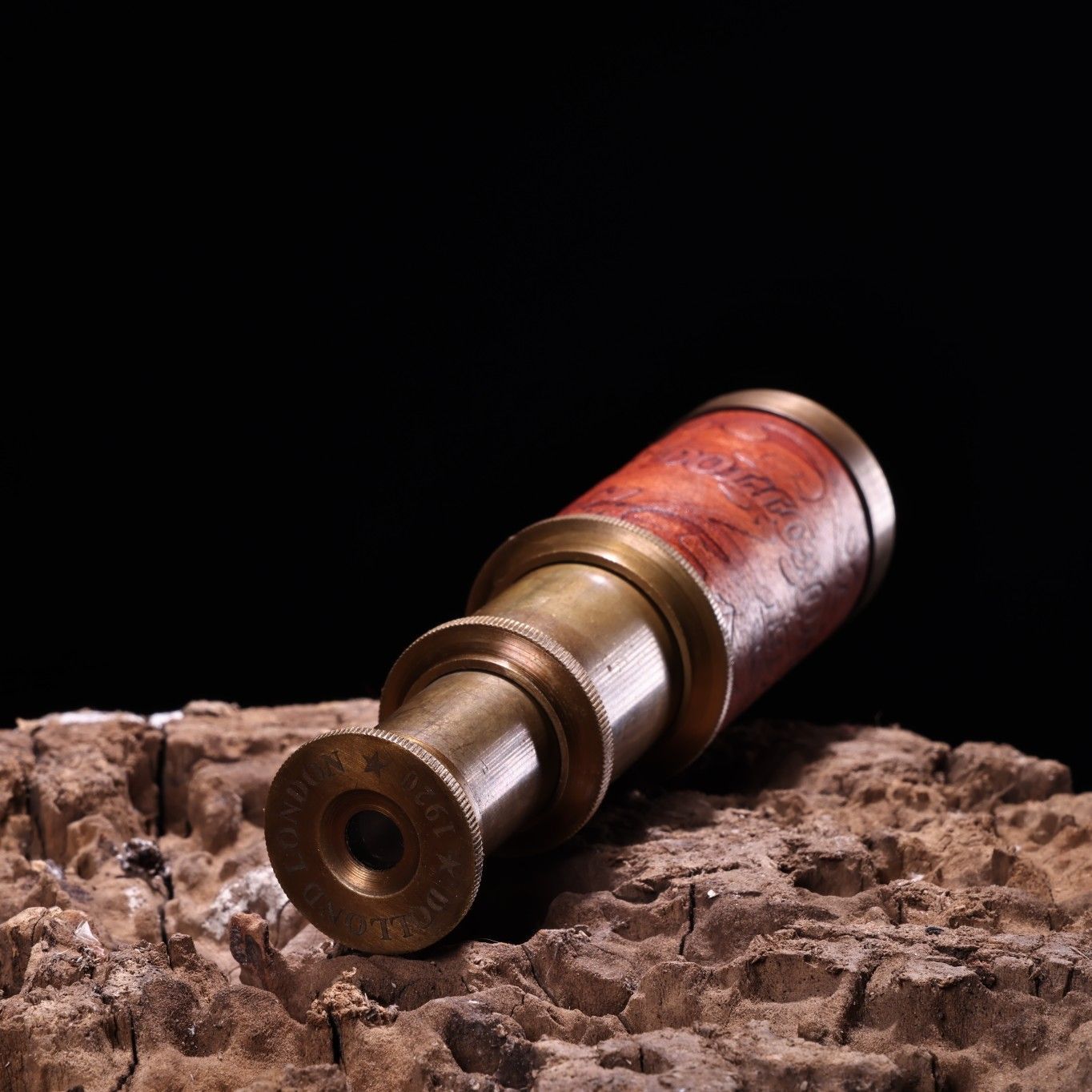 早期収集 銅製細工 精密儀器 望遠鏡 箱付 収蔵佳品 旧家蔵出し銅製 細作 望遠鏡 精密儀器 置物 箱付 根付 供養品 古美術品 収集家