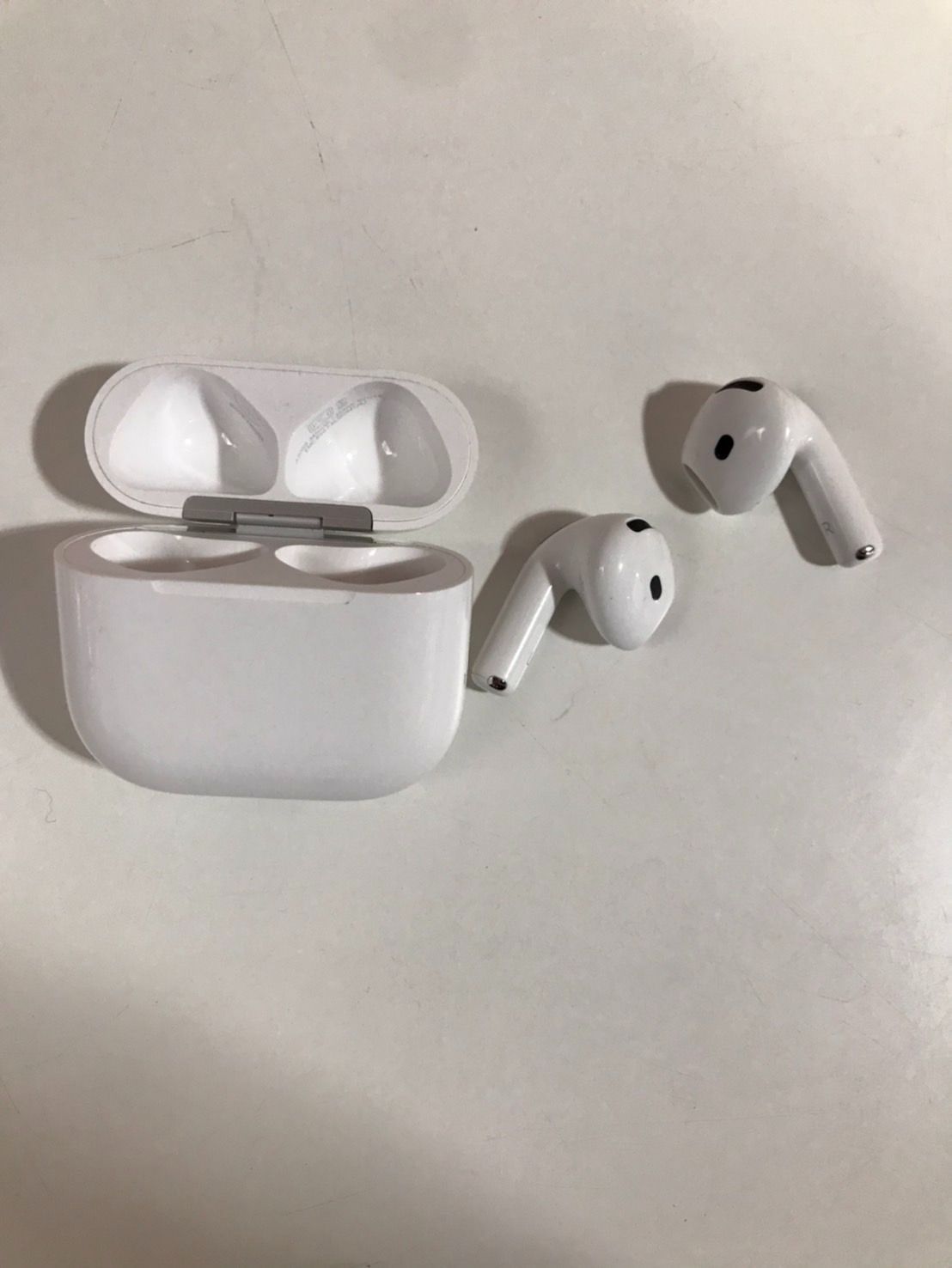 AirPods 第4世代 本体 ホワイト AirPods (第4世代) ANC対応 ホワイト 右耳なし AirPods 4を購入