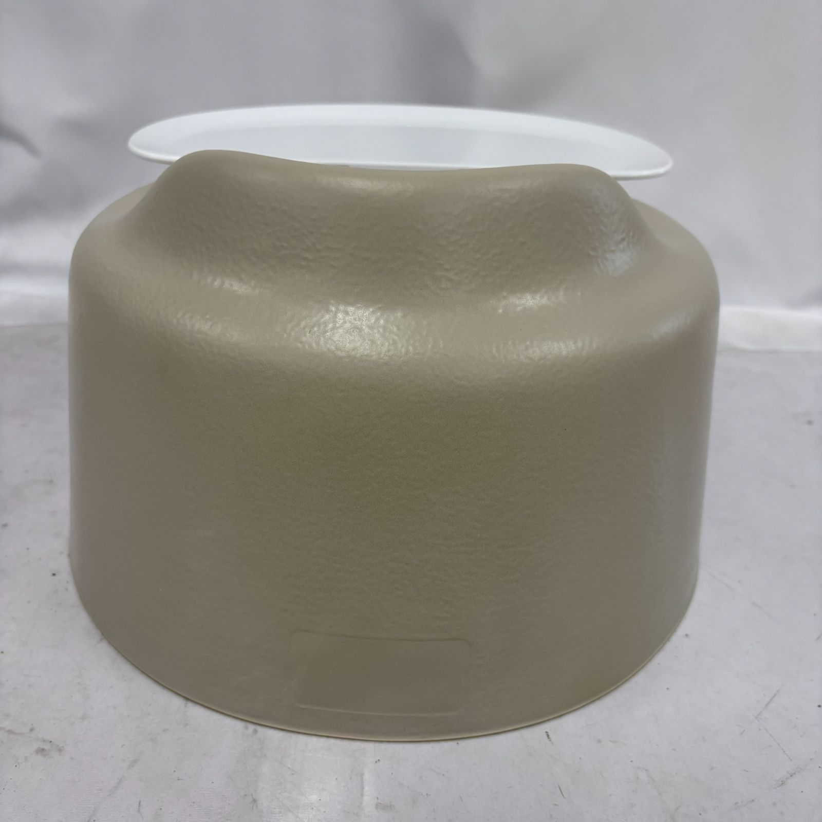 Bumbo バンボ ベビーソファ ベルト付き テーブル サンドベージュ