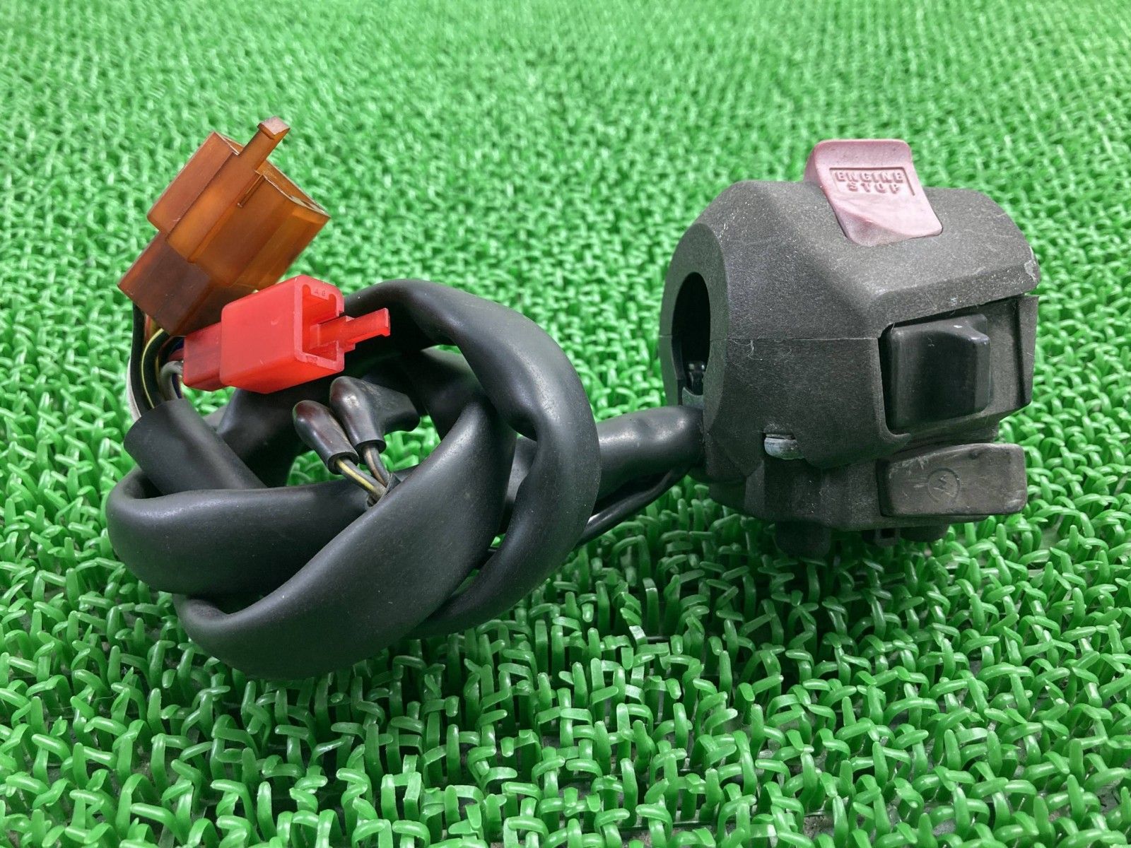 ホーネット250 ハンドルスイッチ 右 HM-4HZ-T ホンダ 純正 MC31 HORNET250 スイッチボックス 割れ欠け無し 品薄 yM