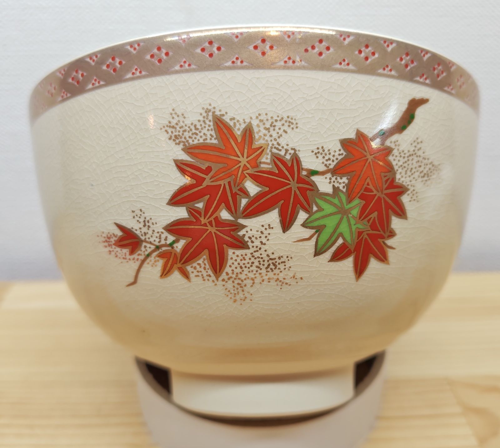 送料込【逢絢亭・新品】茶道具 茶碗 美濃焼 薩摩写 紅葉の図 宮地英香 紙箱入り 逢絢亭・新品】茶道具 茶碗 美濃焼 薩摩写 紅葉の図 宮地英香