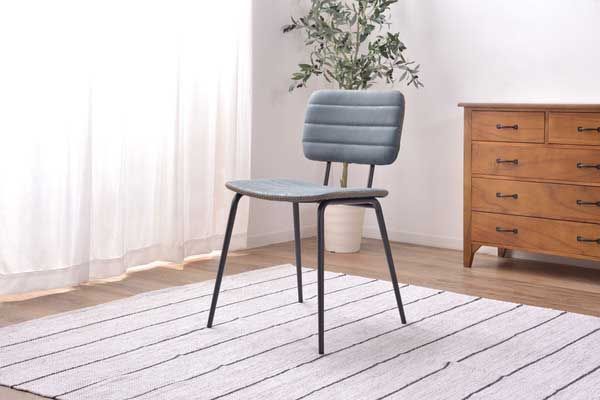 ２脚セット ソフトレザーのダイニングチェア