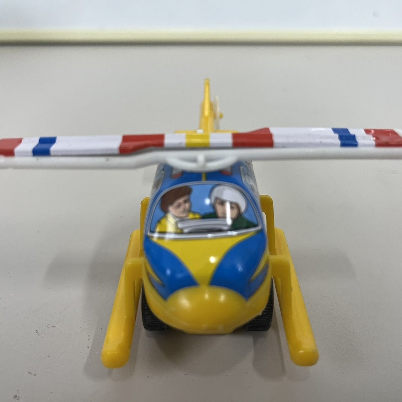 ブリキの玩具　スペースシャトルとヘリコプターセット ブリキの玩具 スペースシャトルとヘリコプターセット Amazon