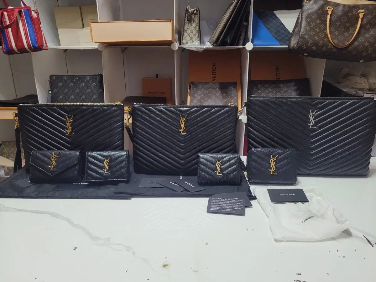 サンローラン かわいい二つ折り財布