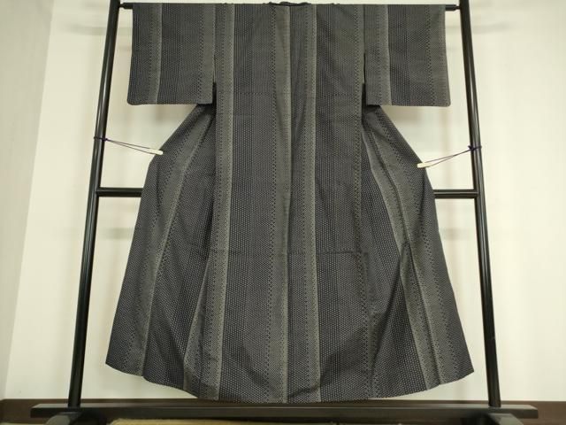 平和屋着物▽上質な紬　単衣　十字絣　黒地　正絹　逸品　DAAT9259az 平和屋着物▽上質な紬 単衣 十字絣 黒地 正絹 逸品 DAAT9259az - メルカリ