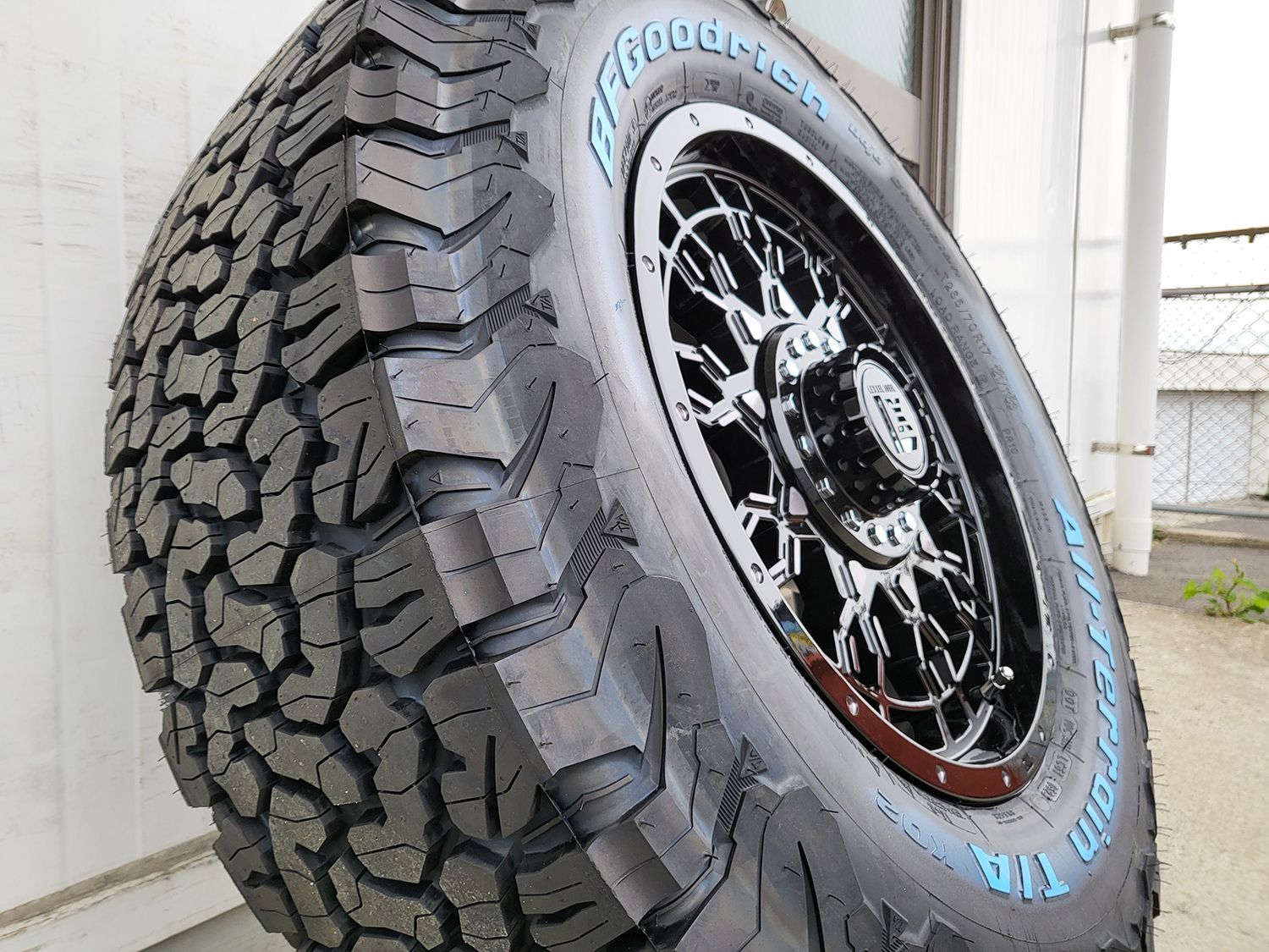 当店オススメ！！ プラド ハイラックス FJ パジェロ タイヤホイールセット 17インチ BFグッドリッチ KO2 285/70R17 265/70R17  265/65R17 - メルカリ