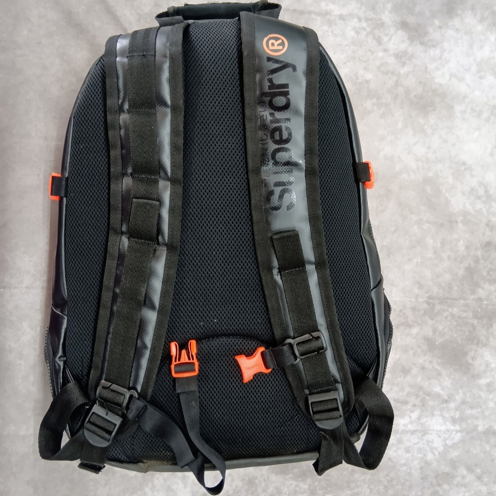 Superdry. バックパック リュック 極度乾燥しなさい ブラック オレンジ 