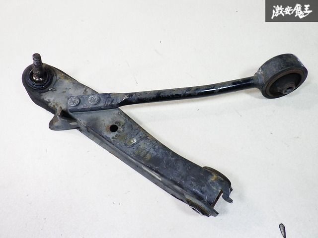 y33シーマロアアーム