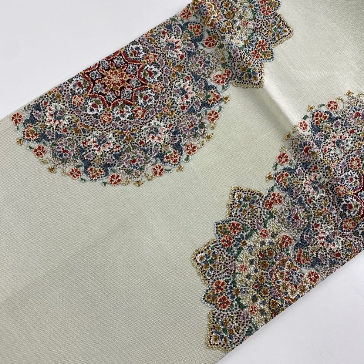 袋帯 美品 逸品 華文 花唐草 相良刺繍 金糸 灰緑 お太鼓柄 正絹