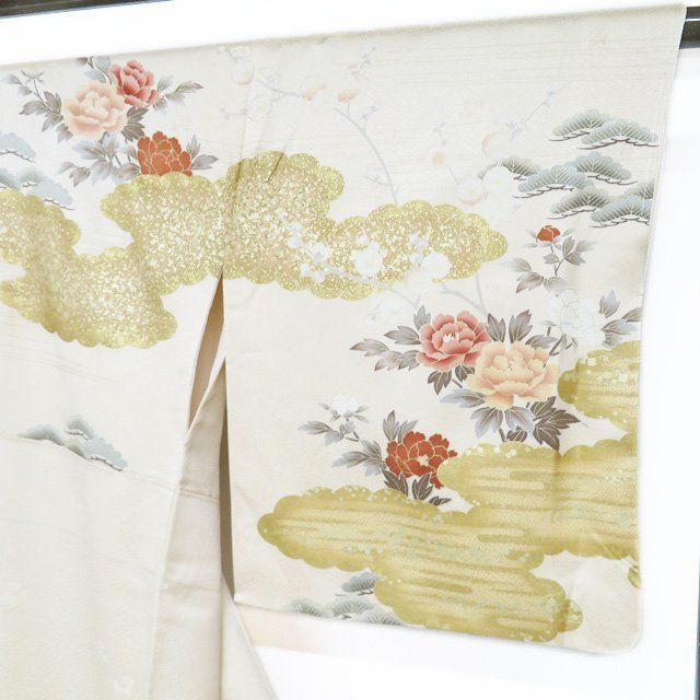 金駒刺繡 正絹 着物“松竹梅や宝尽くしの雲間から顔を出す時代”訪問着 O-27 金駒刺繡 正絹 着物“松竹梅や宝尽くしの雲間から顔を出す時代
