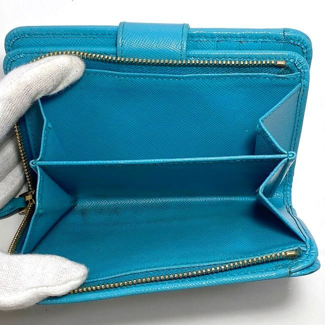 【美品】プラダ 二つ折り財布 ライトブルー ゴールドロゴ サフィアーノ プラダ 二つ折り 財布 ec-22727 ライトブルー 美品 サフィアーノ