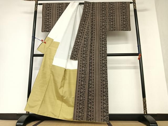 平和屋着物●本場大島紬　泥染め　一元7マルキ　唐草間道　正絹　逸品　AAAV7411zg 平和屋着物○本場大島紬 泥染め 一元7マルキ 唐草間道 正絹 逸品