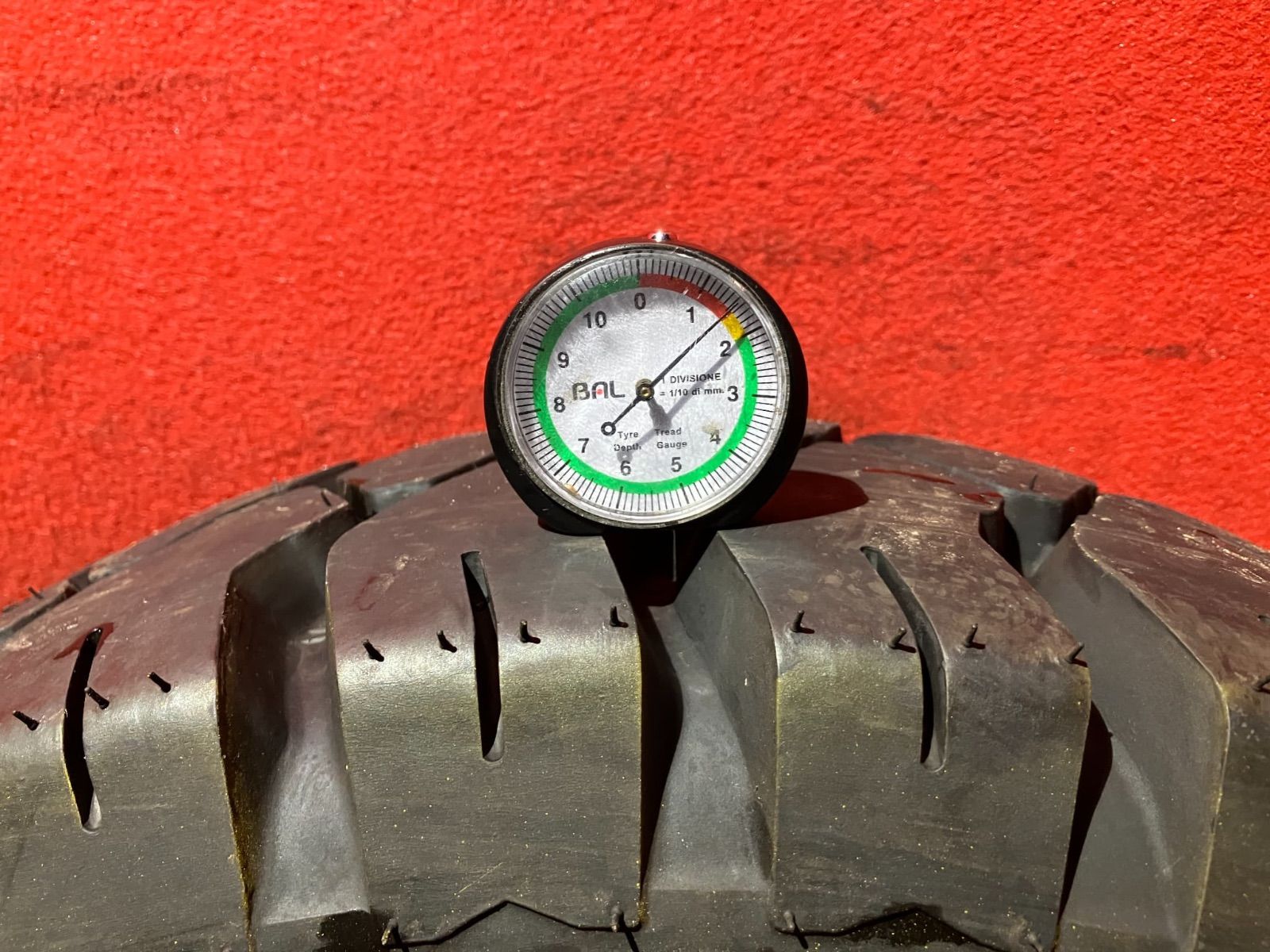 フォークリフトタイヤ 28x8-15