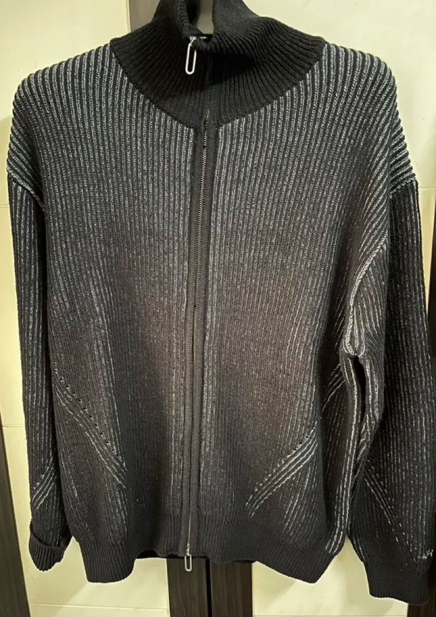 T.I for men プラズ ジップアップカーディガン 黒 95 サイズ