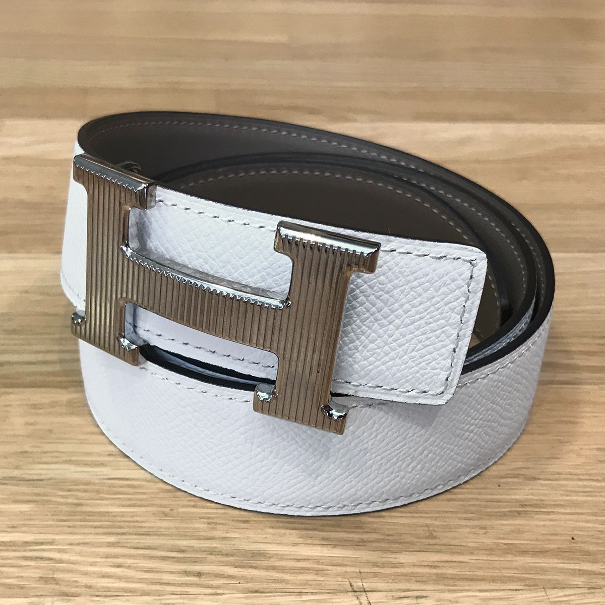 エルメス コンスタンス Hベルト ストリエ エプソン スイフト ホワイト エトゥープ シルバー金具 T刻印 穴足しあり 12655