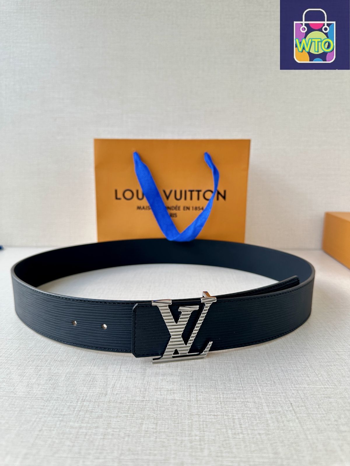 ⭐︎LOUIS VUITTON⭐︎ ベルト　ほぼ未使用 Louis Vuitton] Louis Vuitton LV logo M2472D leather BC1117