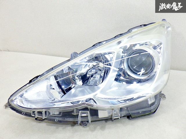 トヨタアクアNHP10左ヘッドライト中古キズあり トヨタアクアNHP10左ヘッドライト中古キズあり