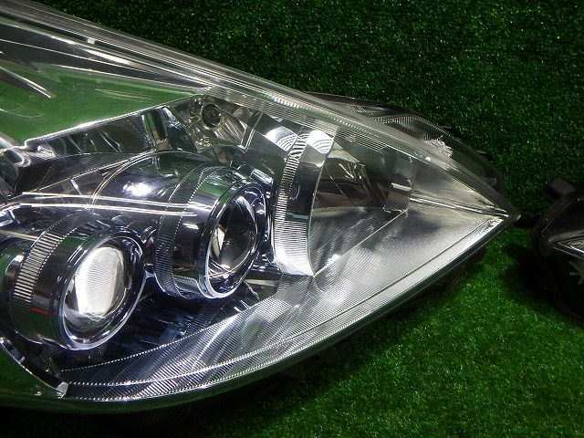 プリウスアルファ ヘッドライト