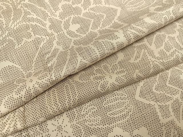 平和屋着物●本場大島紬 白大島 一元7マルキ 花唐草文 正絹 AABC6812ph