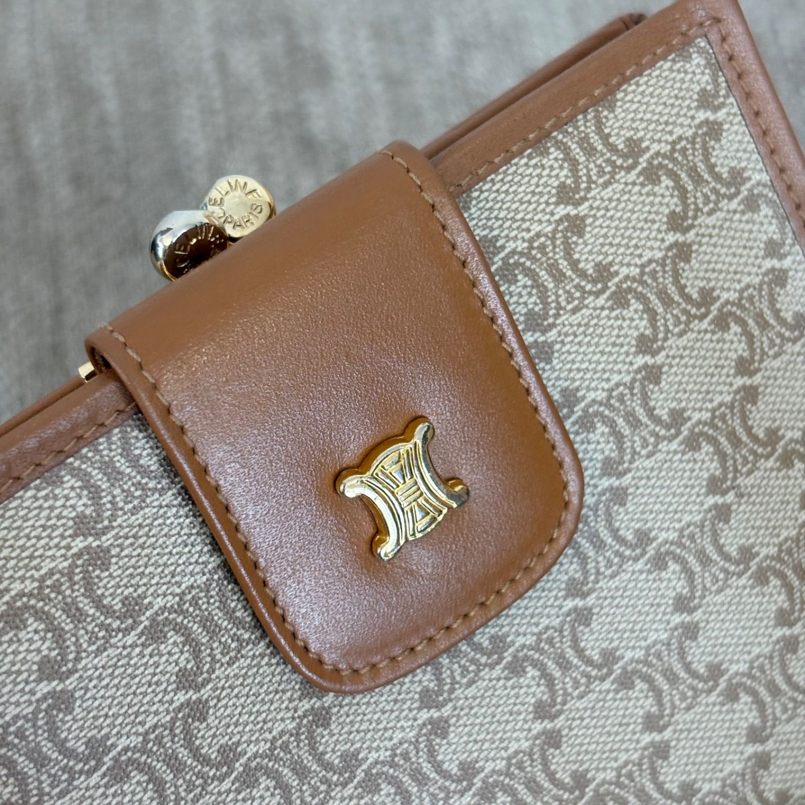 極美品 CELINE セリーヌ 二つ折り財布 極美品✨セリーヌ 二つ折り財布