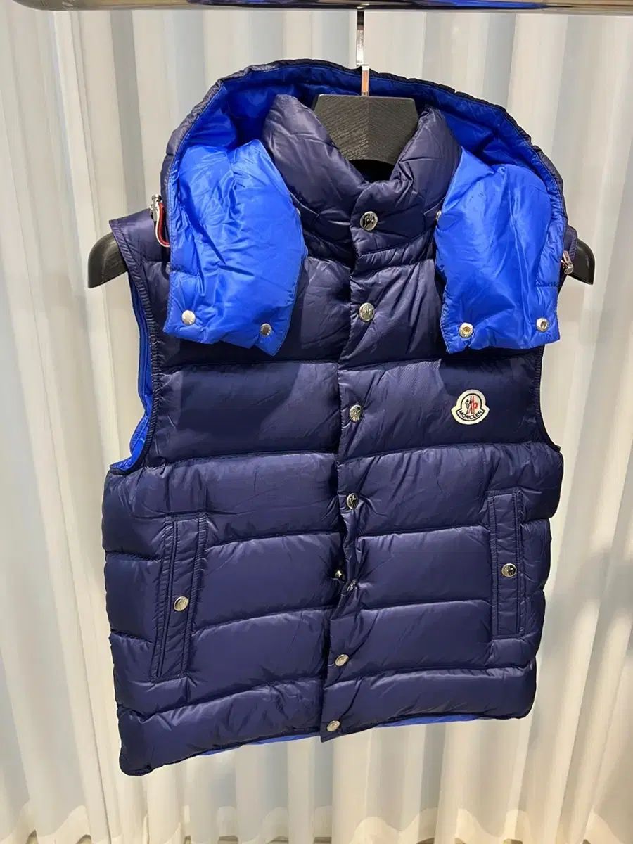 【美品】06年MONCLER　TIBETロゴ付ダウンベスト ネイビー 美品】06年MONCLER TIBETロゴ付ダウンベスト ネイビー - メルカリ