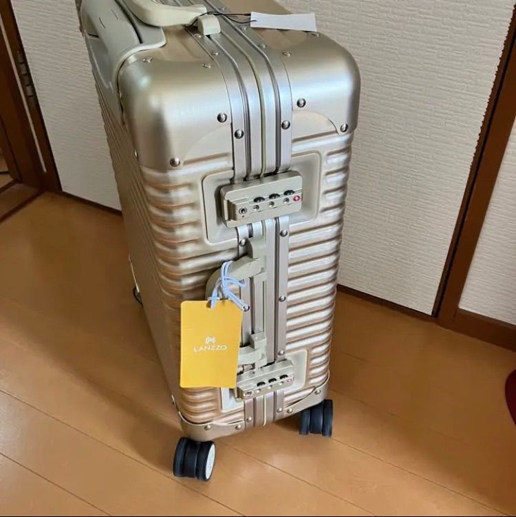 未使用品✨LANZZO ランツォ　スーツケース　Norman ゴールド　アルミ 未使用品✨LANZZO ランツォ スーツケース Norman ゴールド