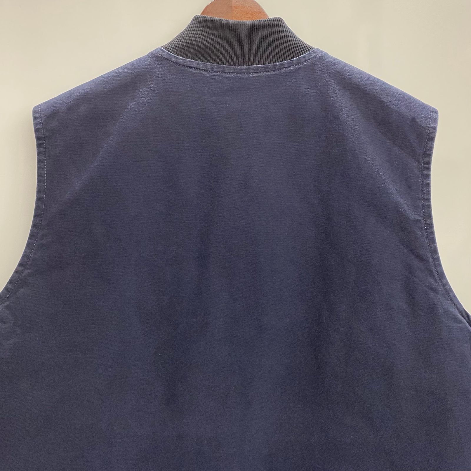 Carharttのベスト（ブルー系）を使った人気ファッションコーディネート