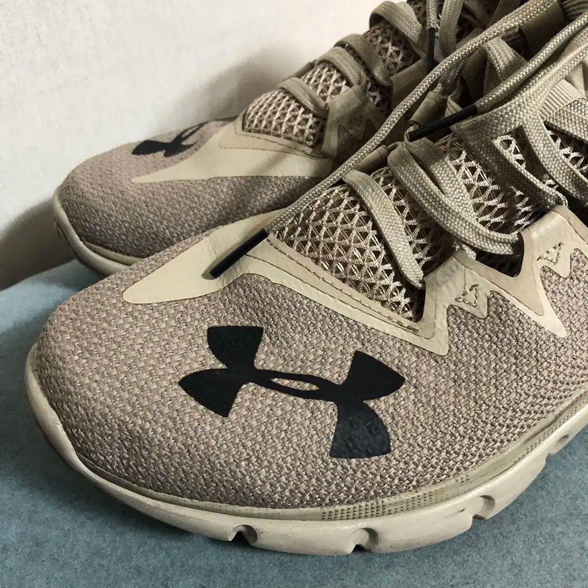UNDER ARMOUR